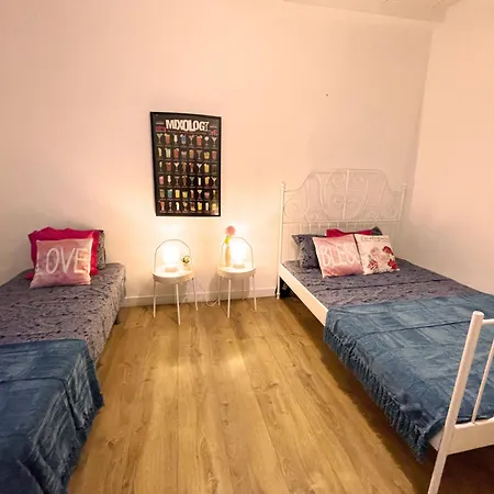 Hostal Gothic Near The Beach *